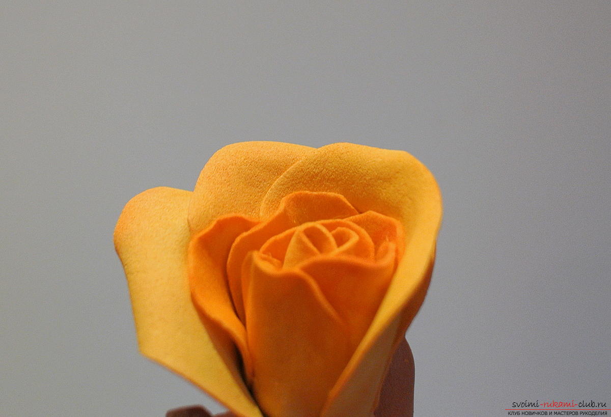 Мастер-класс изготовления украшения своими руками - брошь-заколка с розами из фоамирана.. Фото №16